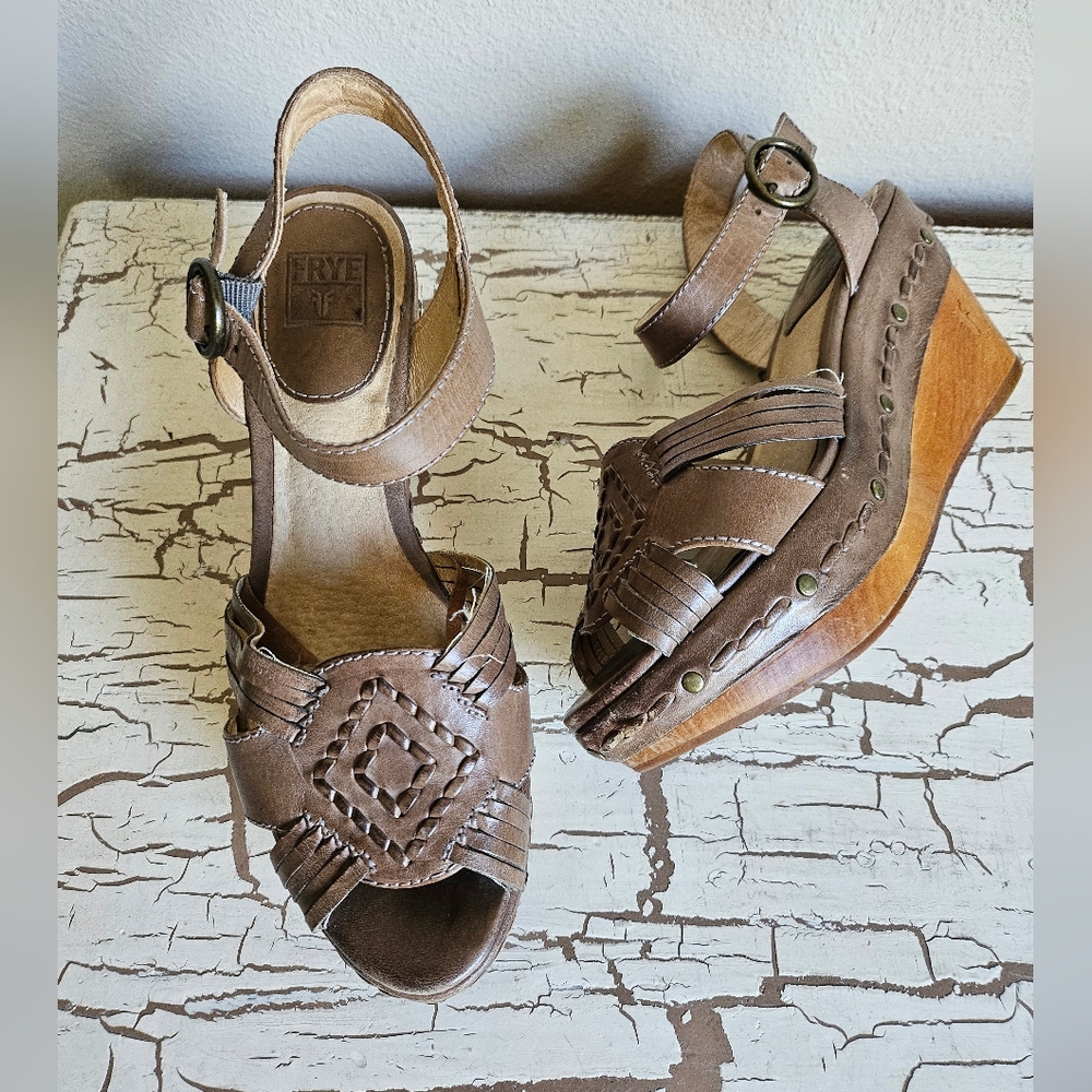 FRYE 7M Carlie Huarache Ankle Wedges